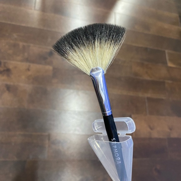 Sephora Other - sold🚫 Sephora fan makeup brush NEW
